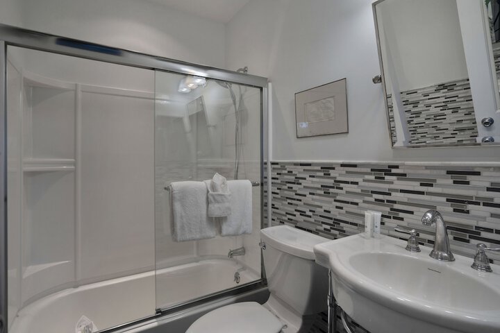Room 170 of 219