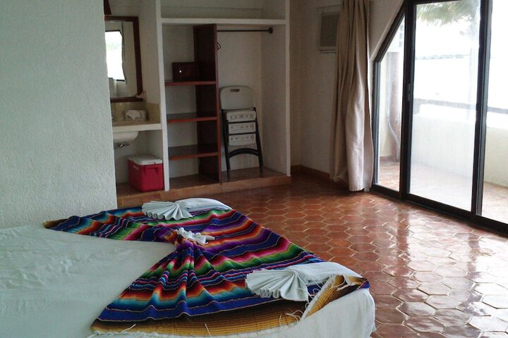 Room 3 of 64