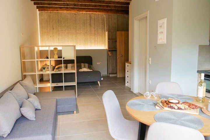 Room 4 of 28