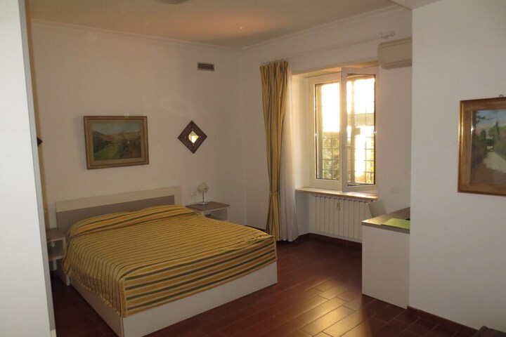 Room 10 of 37