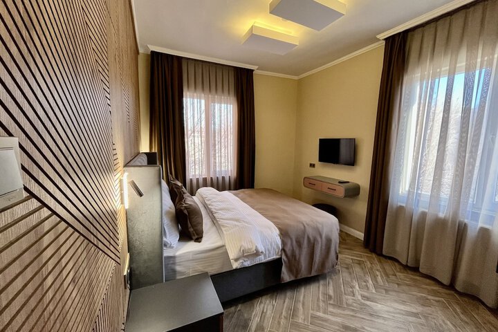 Room 4 of 23