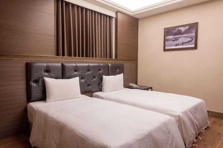 Room 25 of 61