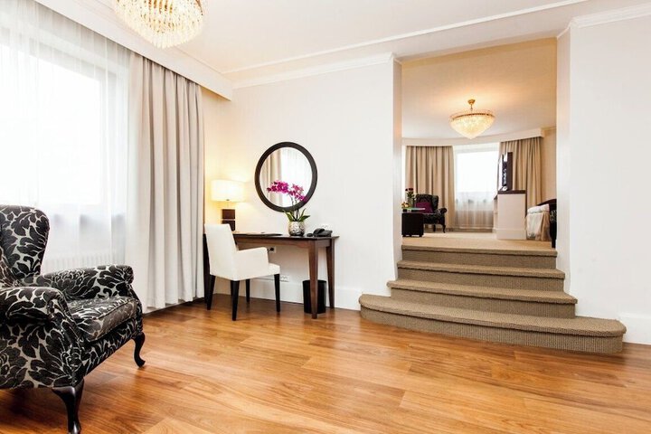 Room 33 of 70