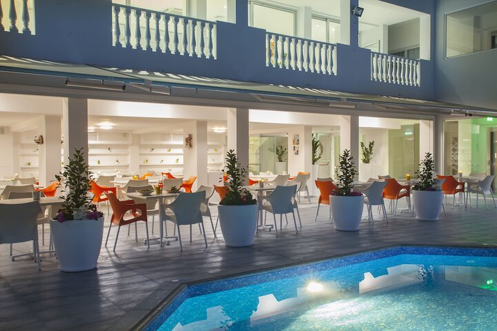 Hotel Pool