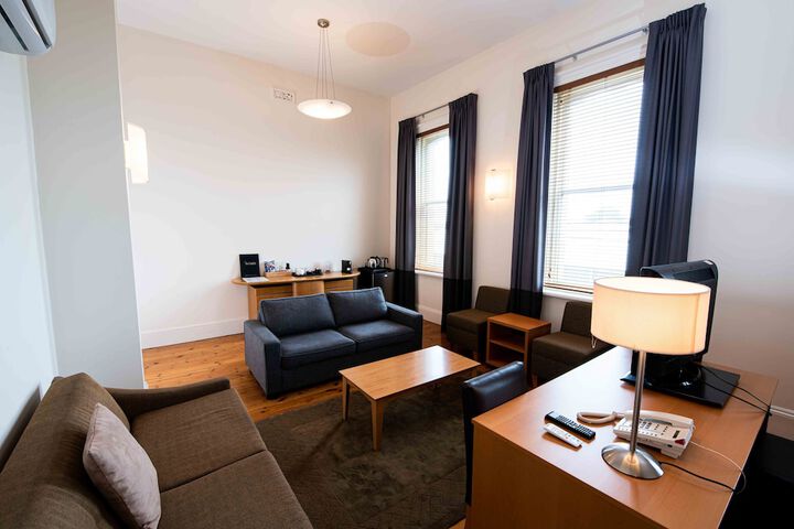 Room 10 of 32