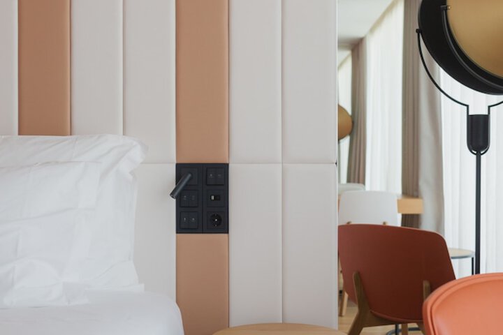 Room 9 of 75