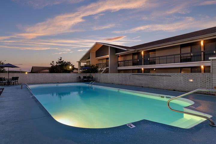 Pools & Facilities