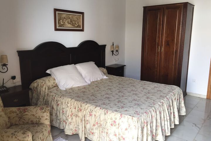 Room 3 of 49