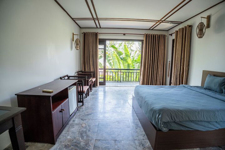 Room 4 of 42