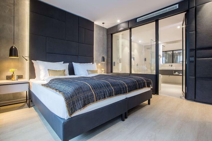 Room 16 of 74