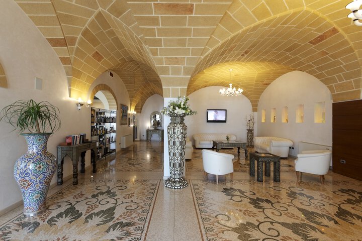 Hotel Interior 4 of 94