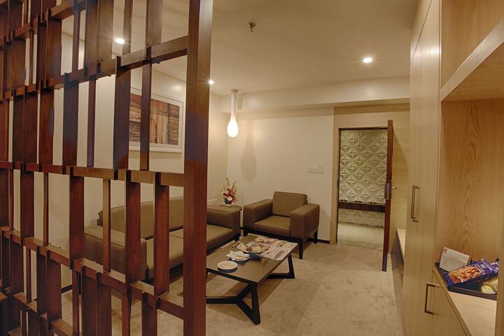 Room 15 of 33