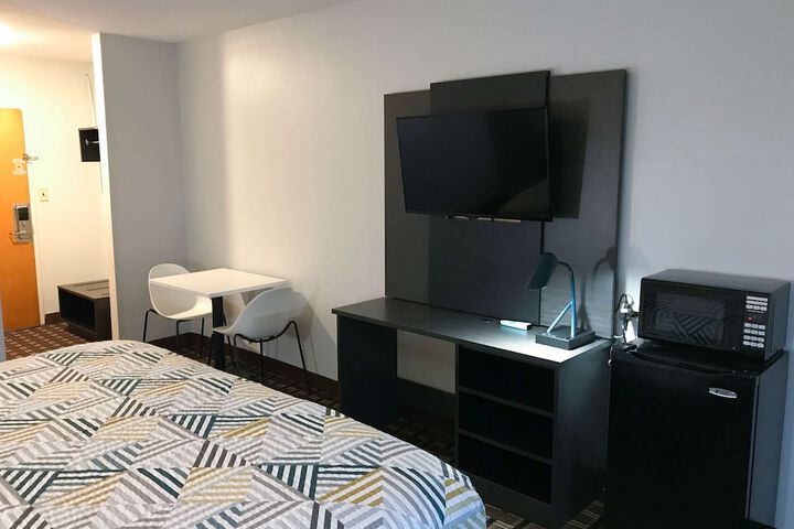 Room 8 of 17