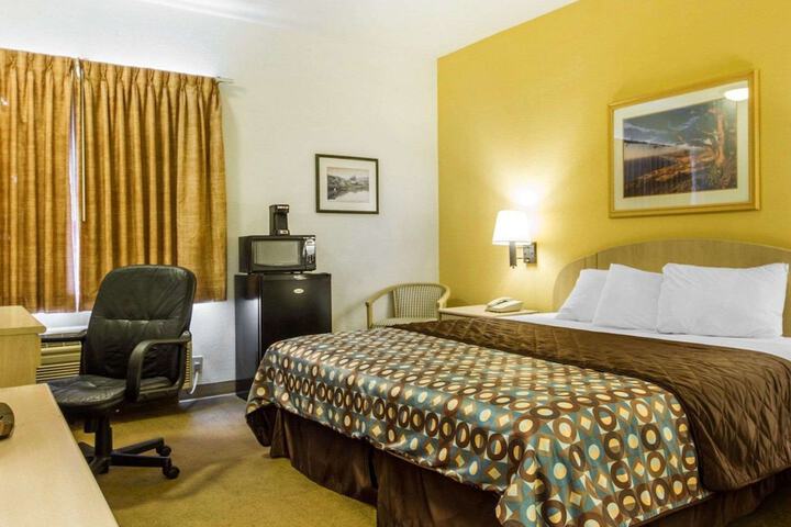 Room 15 of 23
