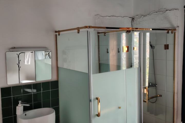 Room 70 of 86