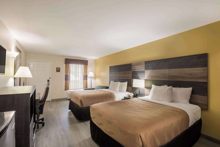 2 Double Beds (17 of 18)