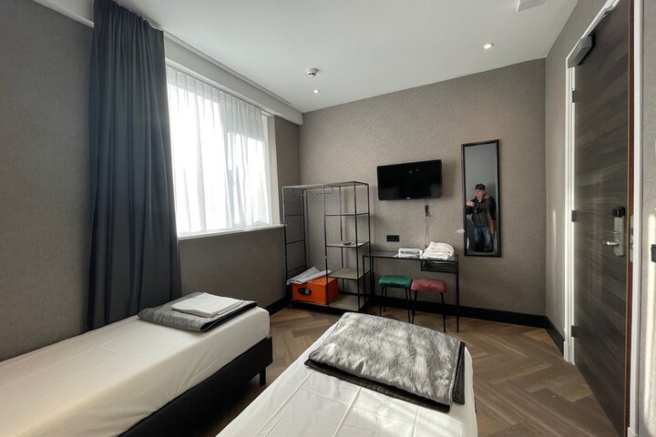 Room 11 of 52