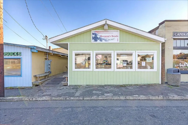 Exterior of Anchor in Beach House