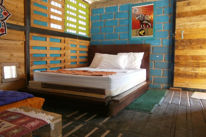 Room 4 of 32