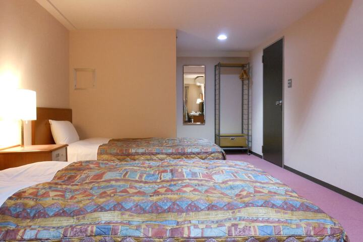 Room 5 of 27