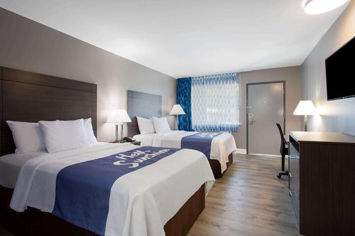1 King Bed (5 of 11)