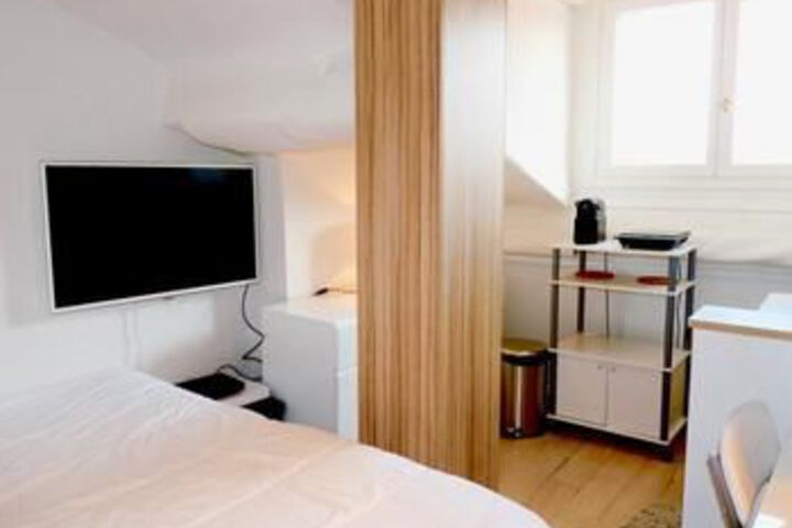 Room 4 of 17