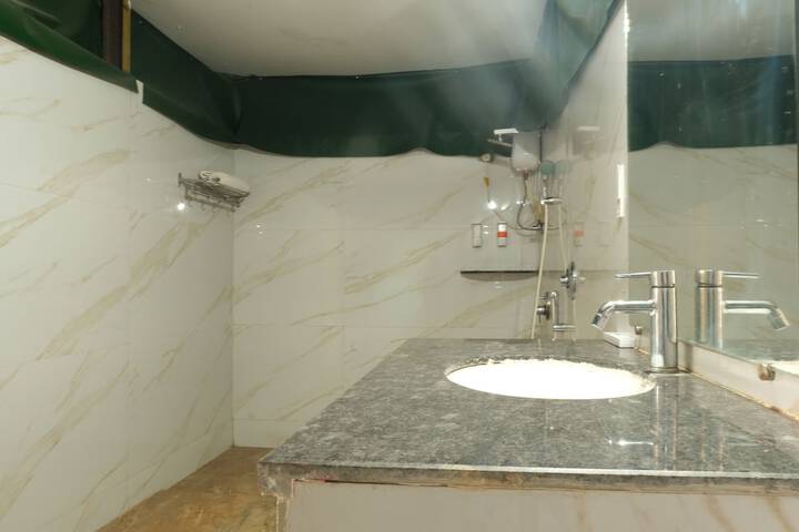 Room 15 of 27