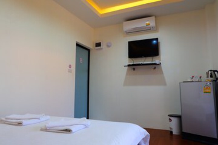 Room 14 of 16