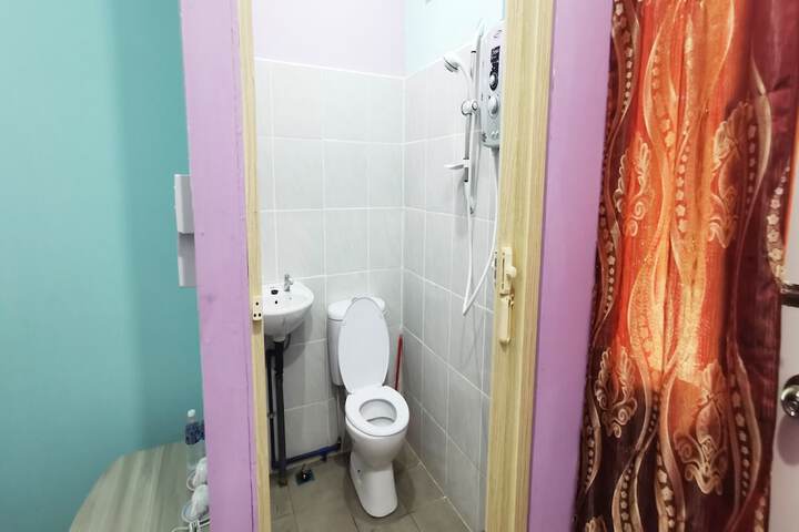 Room 12 of 16