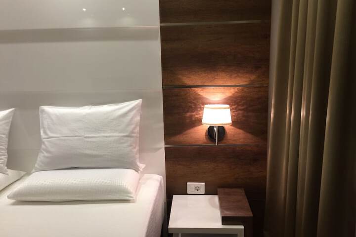 Room 21 of 140