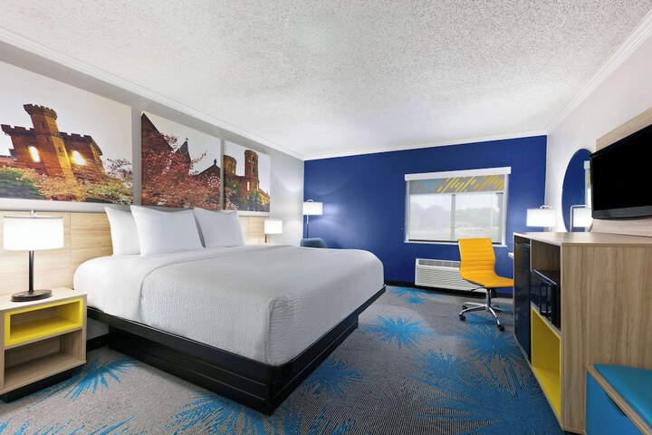 1 King Bed (17 of 17)