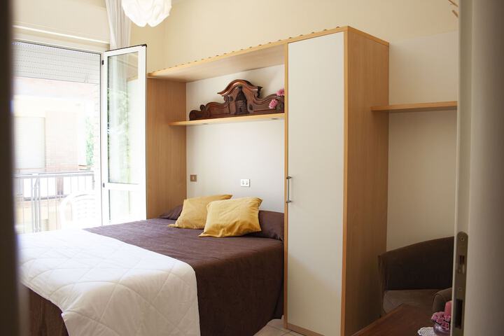 Room 17 of 102