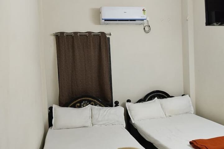 Room 5 of 14