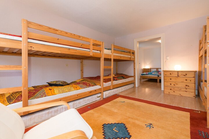 Room 6 of 40