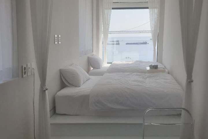 Room 28 of 72