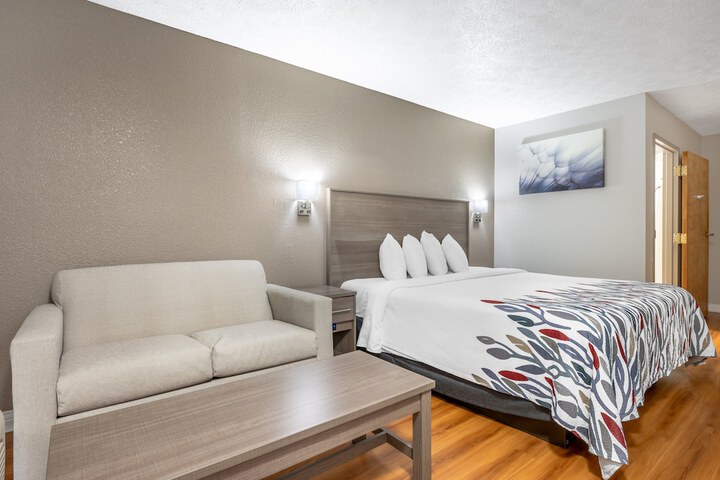 Superior King Bed (8 of 13)