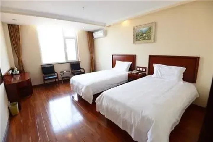 Room 6 of 10