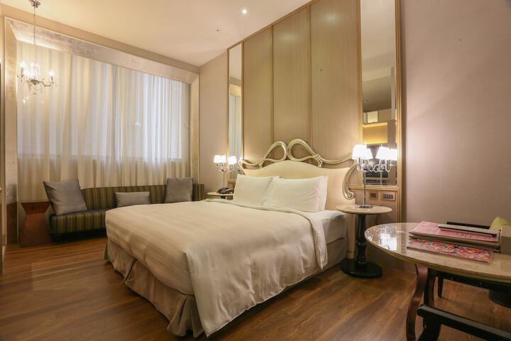 Room 30 of 68