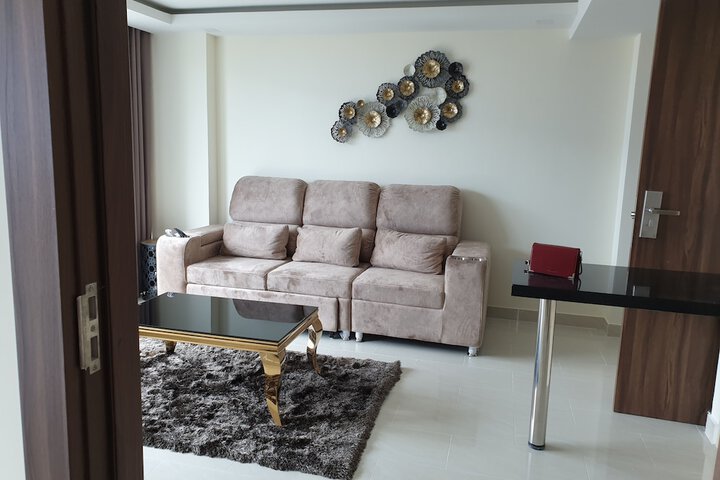 Room 7 of 12