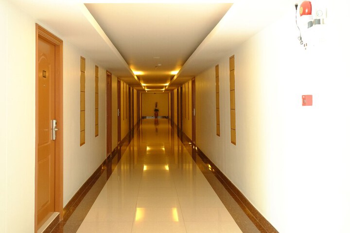 Ballroom/Hall 13 of 23