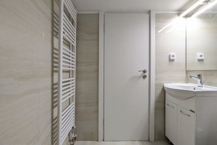Room 42 of 47