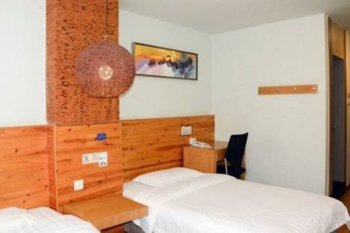 Room 5 of 12