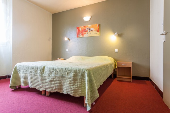 Room 9 of 20