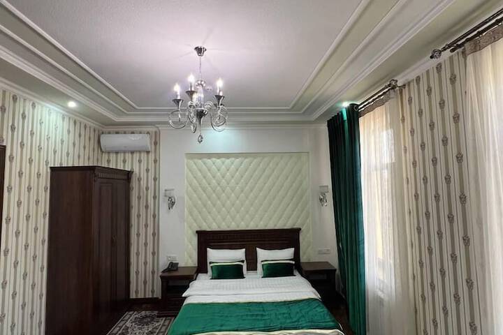 Room 11 of 32