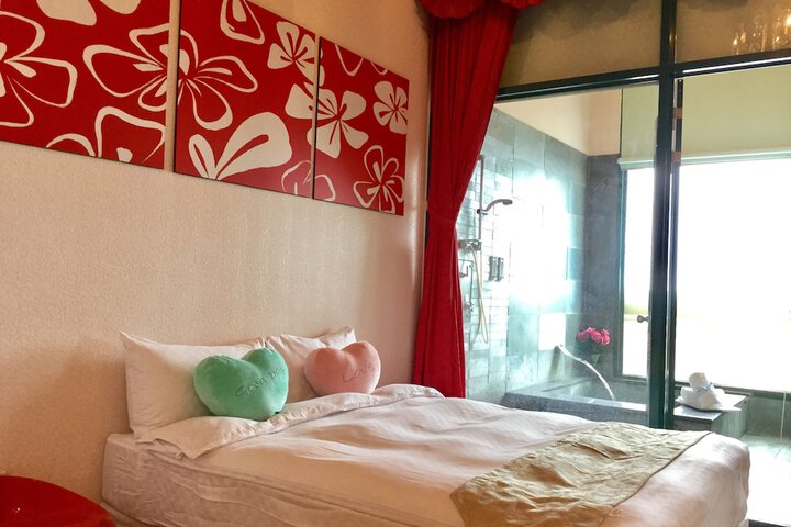 Room 10 of 32