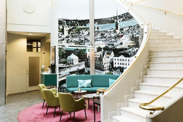 Guest Lobby