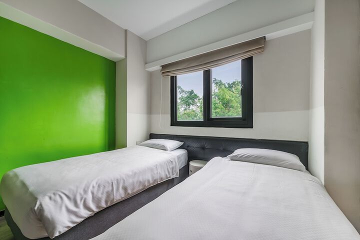 Room 10 of 93