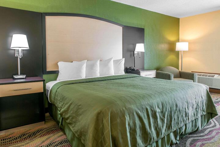 2 Queen Beds (6 of 9)