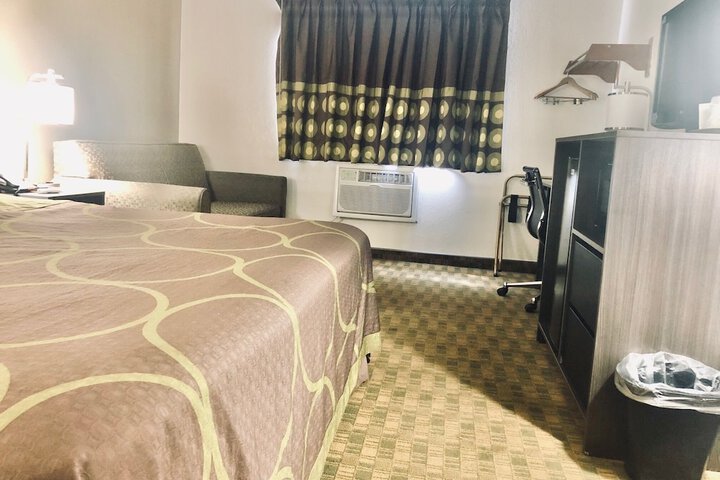 1 King Bed (6 of 6)