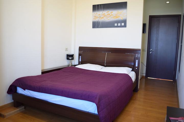Room 14 of 83